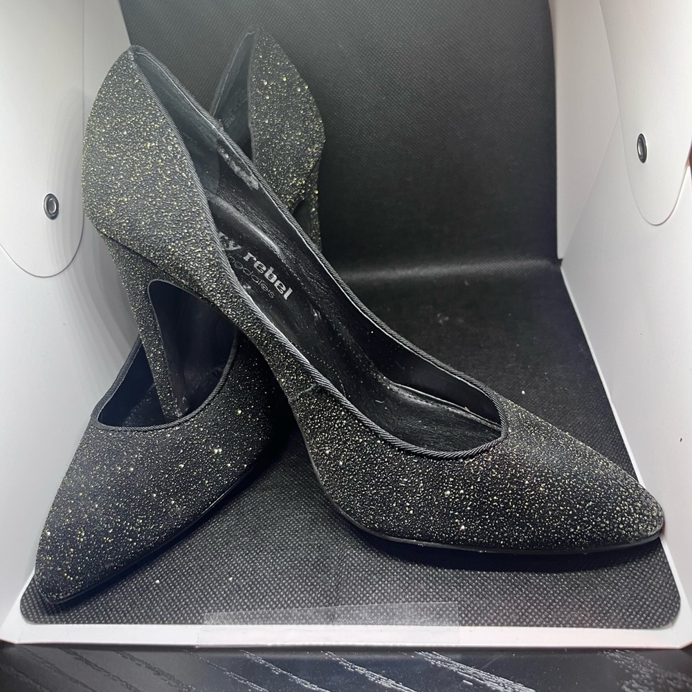 Textured gold glitter pumps